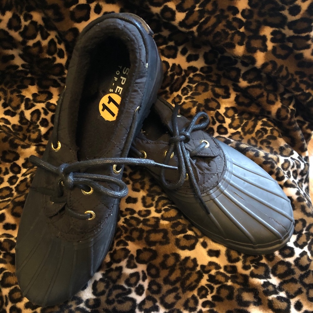 NWT Sperry quilted lace-up duck shoes.